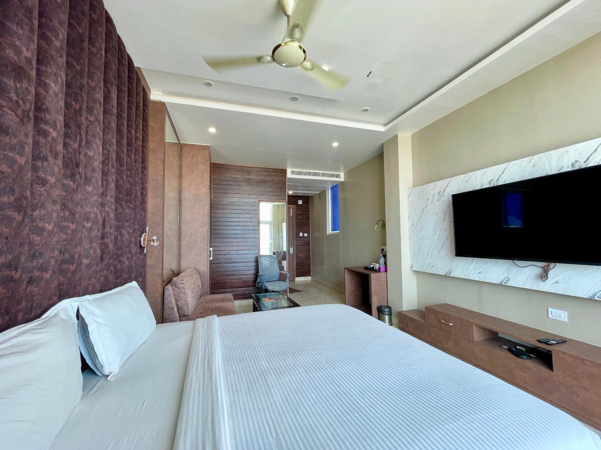 Hotel Tbs In Puri Exteriör bild